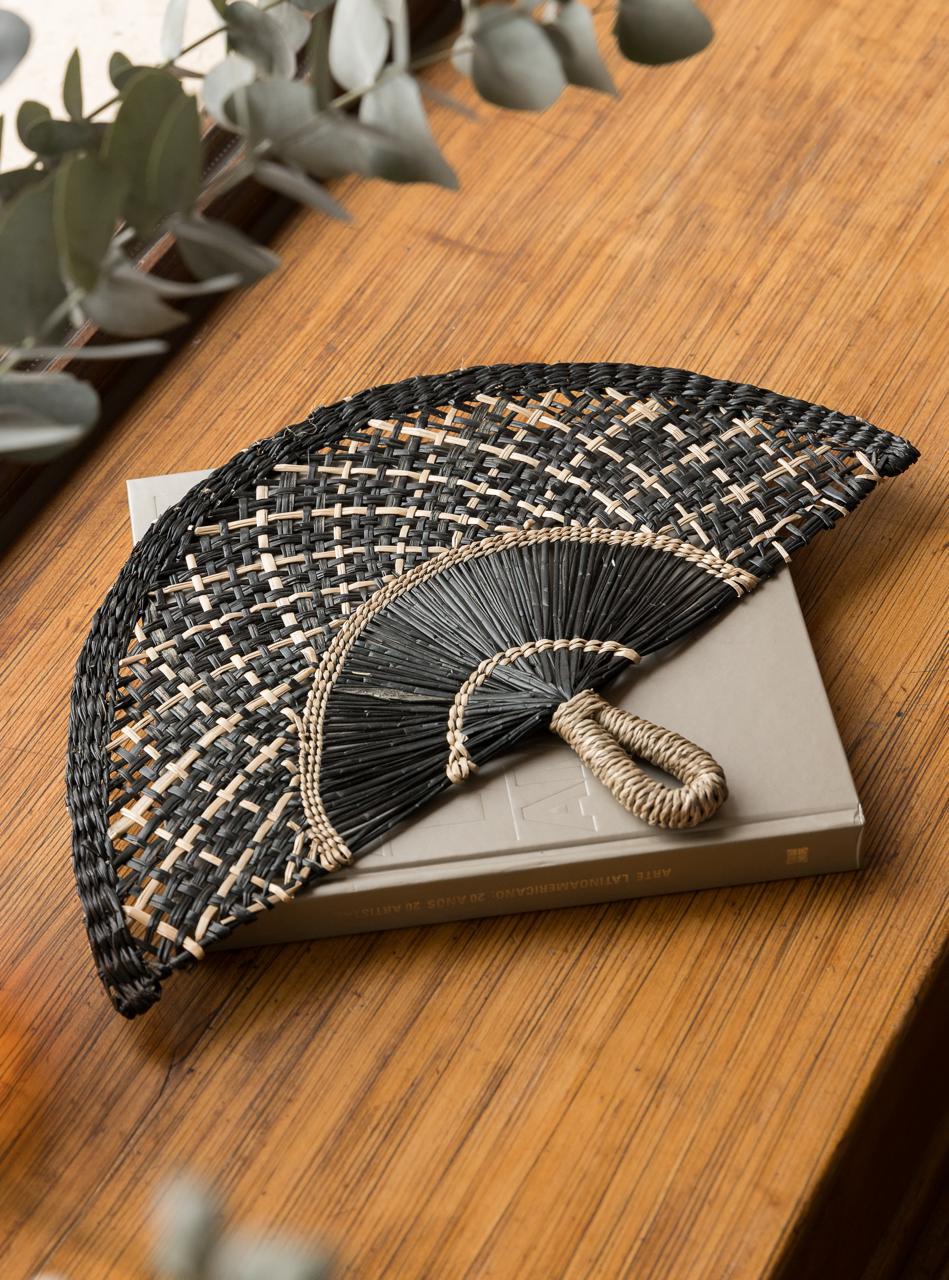 Abanico Decorativo Black