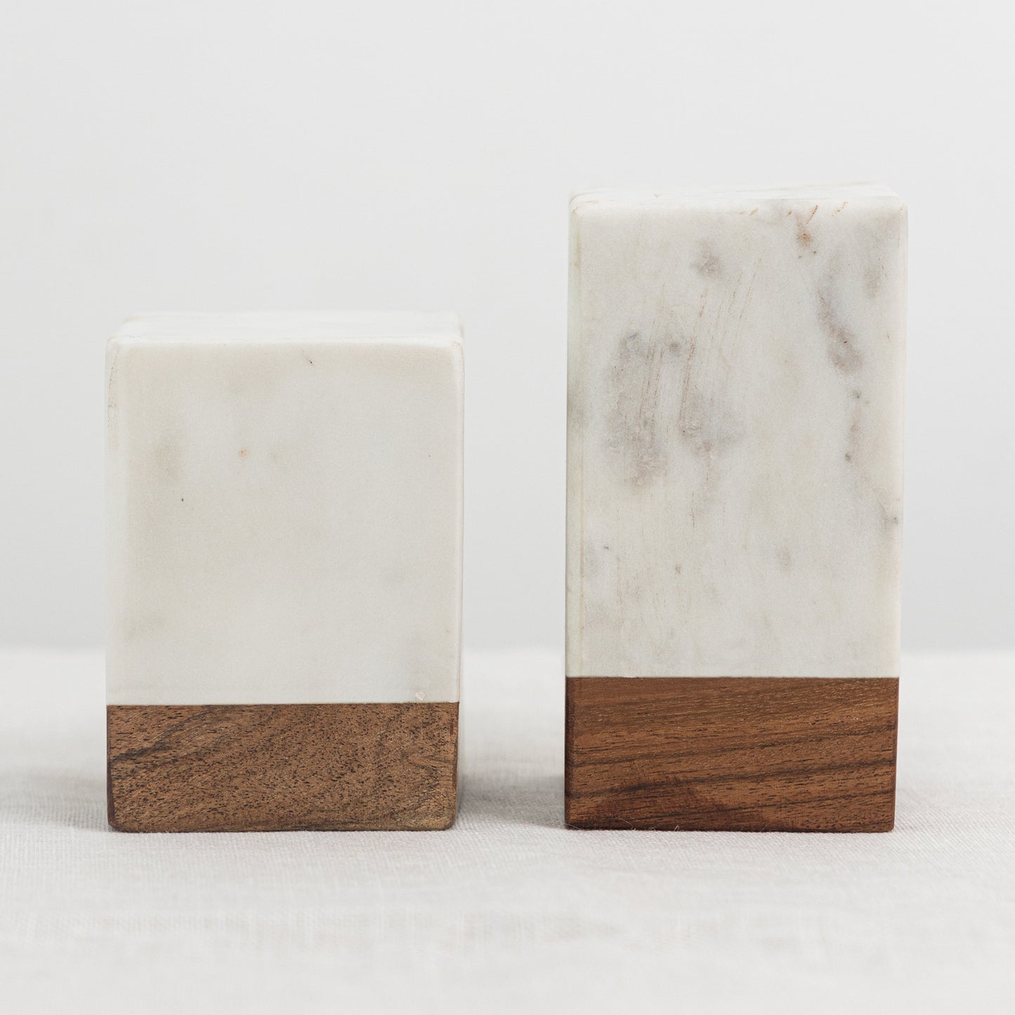 Apoya Libros de Mármol y Madera Rectangular