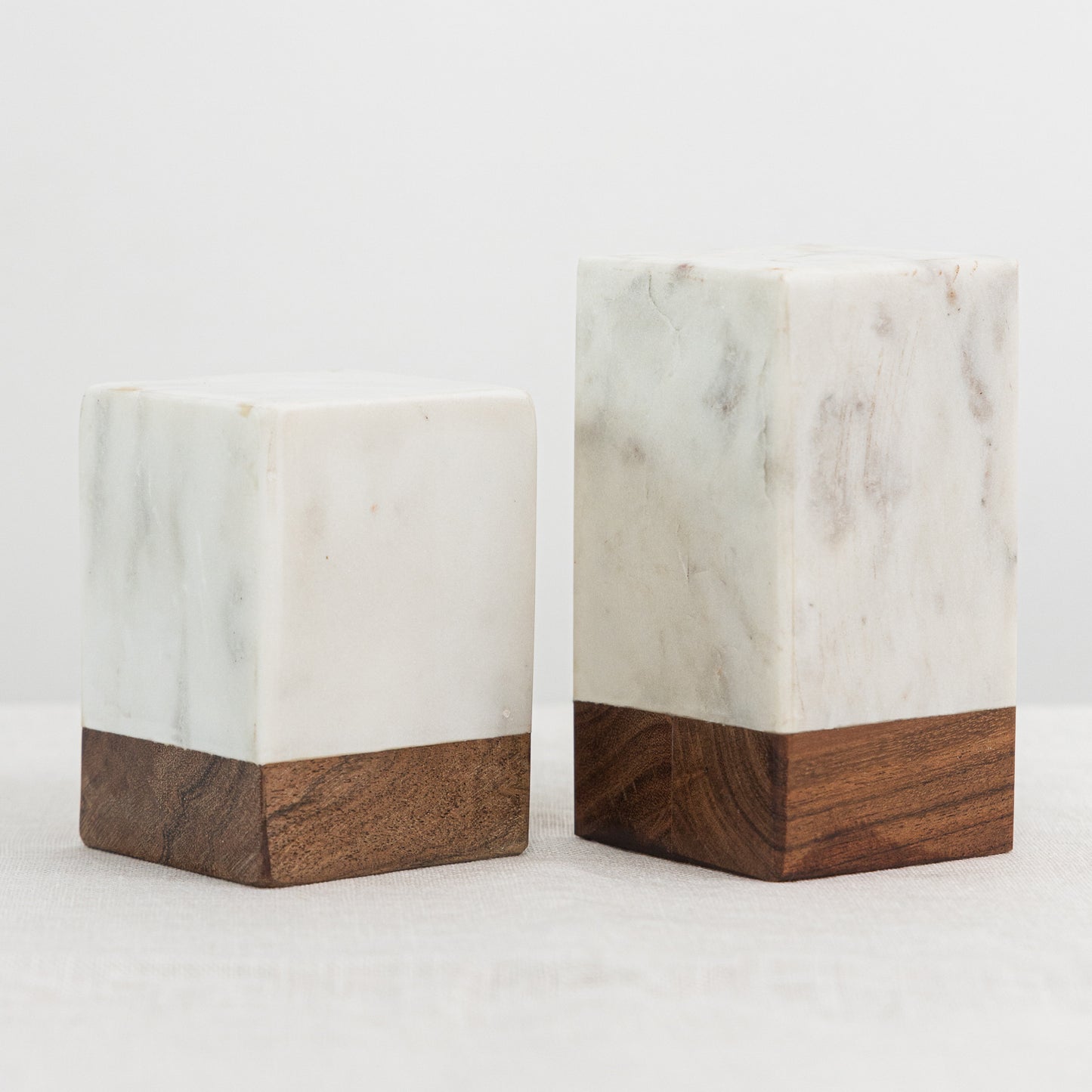 Apoya Libros de Mármol y Madera Rectangular