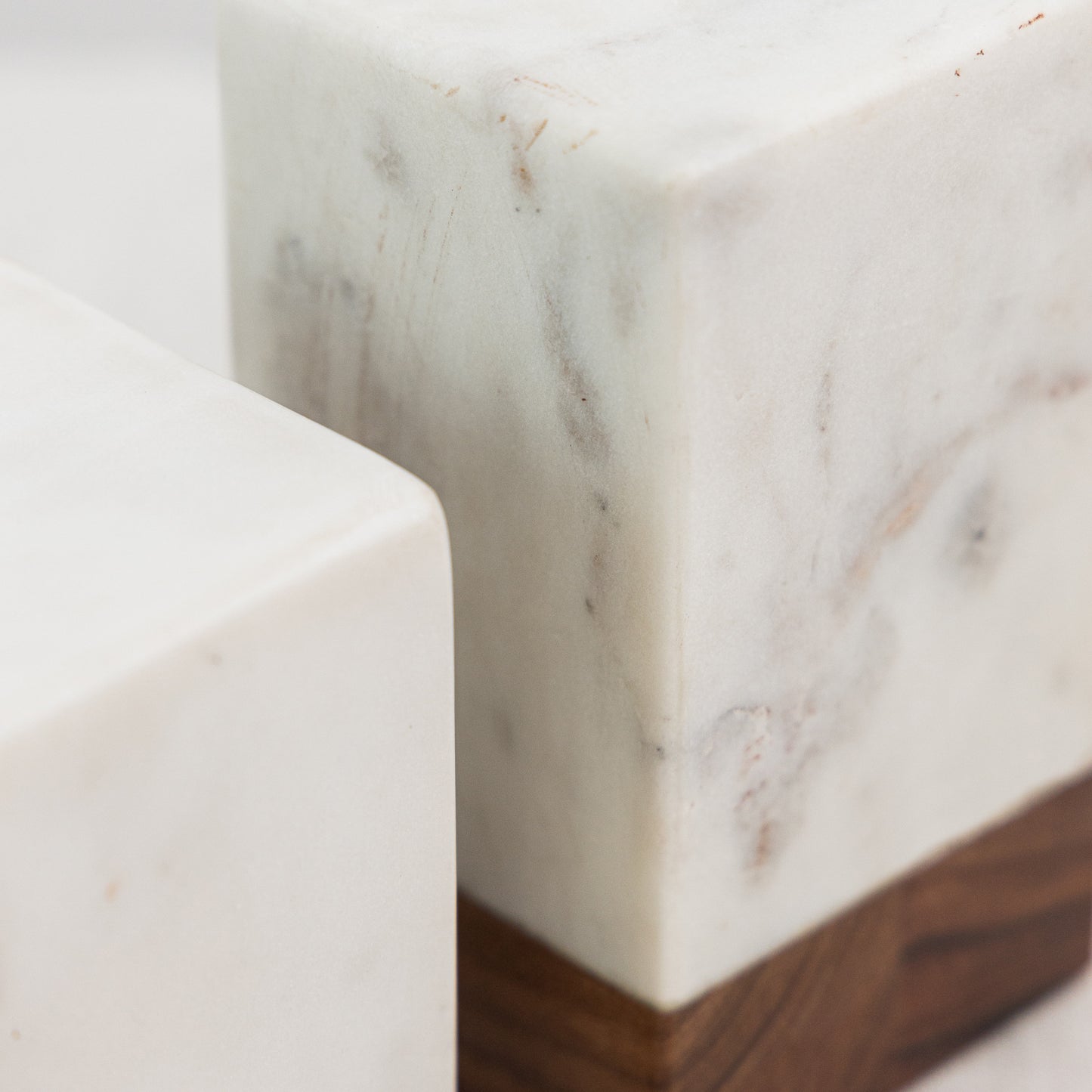 Apoya Libros de Mármol y Madera Rectangular