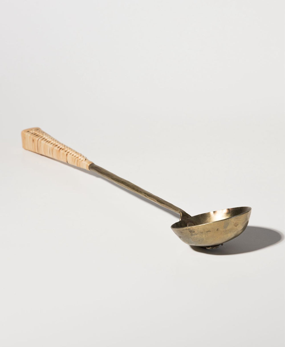 Cucharón Metal Rattán